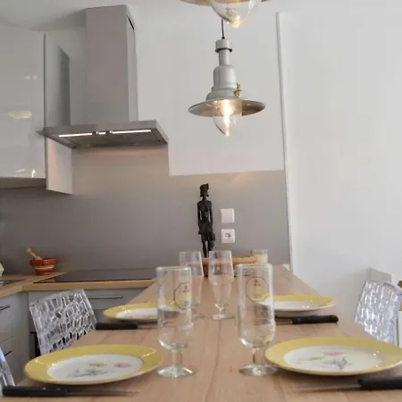 Renove, Climatise A 200m De La Avec Balcon Et Parking Prive - Fr-1-229d-12 Apartment Fleury (Aude)