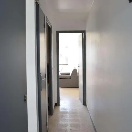 Renove, Climatise A 200m De La Avec Balcon Et Parking Prive - Fr-1-229d-12 *