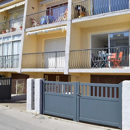 Renove, Climatise A 200m De La Avec Balcon Et Parking Prive - Fr-1-229d-12 * Fleury (Aude)
