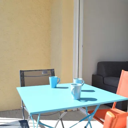Apartment Renove, Climatise A 200m De La Avec Balcon Et Parking Prive - Fr-1-229d-12