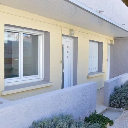 Renove, Climatise A 200m De La Avec Balcon Et Parking Prive - Fr-1-229d-12 * Fleury (Aude)