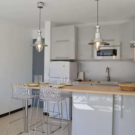Apartment Renove, Climatise A 200m De La Avec Balcon Et Parking Prive - Fr-1-229d-12 *