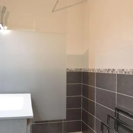 アパート Renove, Climatise A 200m De La Avec Balcon Et Parking Prive - Fr-1-229d-12 *