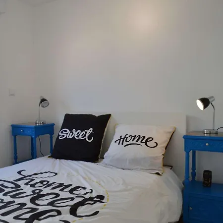 Renove, Climatise A 200m De La Avec Balcon Et Parking Prive - Fr-1-229d-12 *
